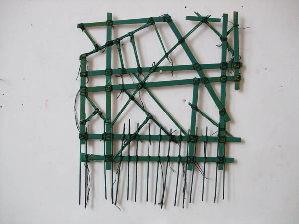 groen draadfiguur, 2008, assemblage, 35 x 40 cm