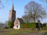 On-Brabants pittoresk, dit beeld van de ruine van de kerk van Andel.